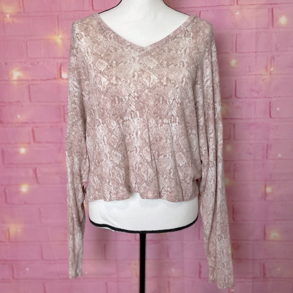 Pink V-neck Long Sleeve Very Stretchy Top size L